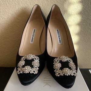 Manolo Blahnik Hangisi Satin Crystal pump